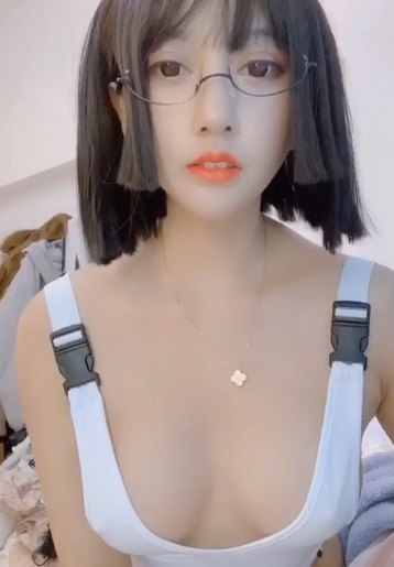 着众多粉丝的关注和欣赏。