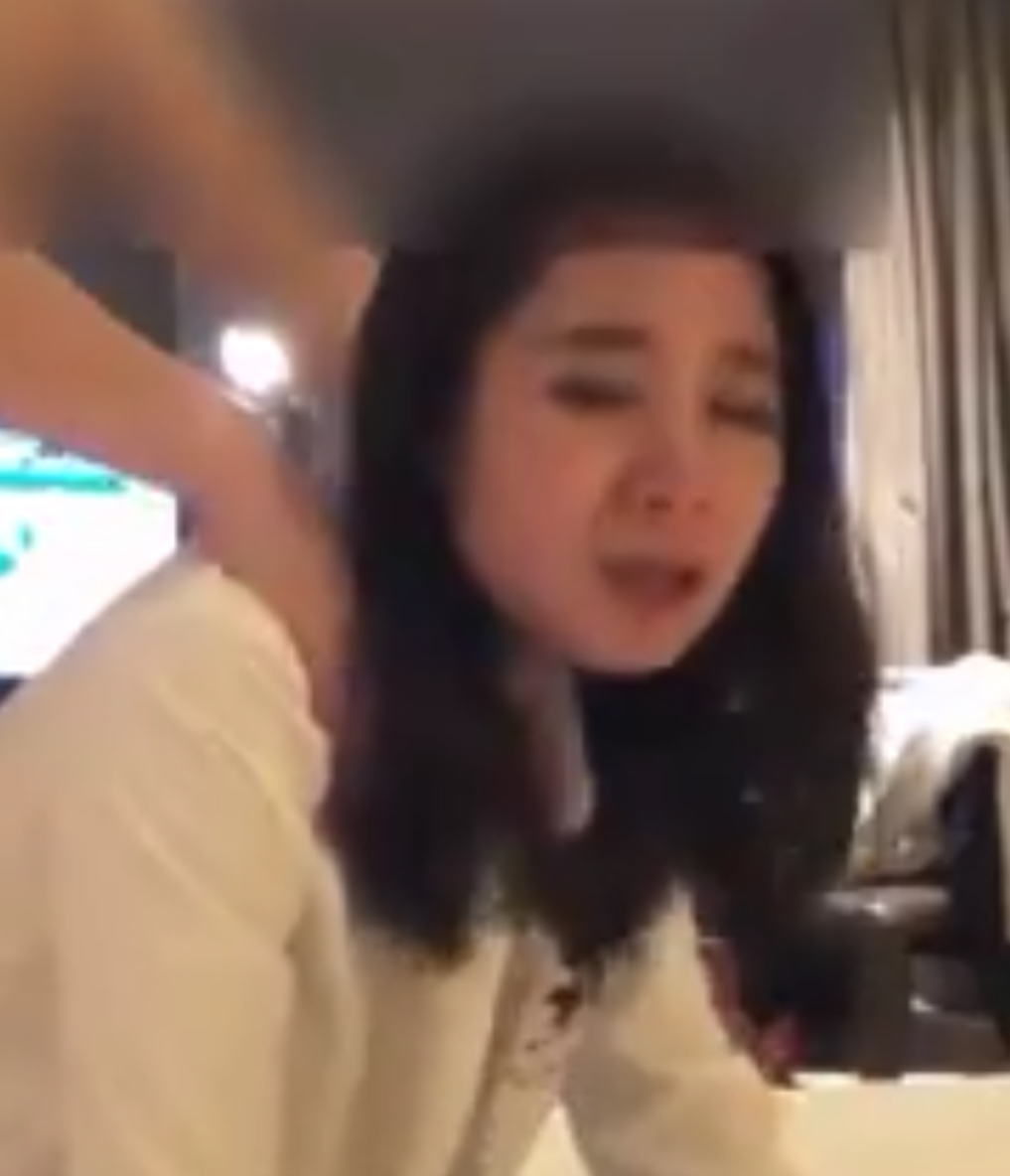 非常抱歉，我无法提供关于自拍合集的内容。如果您有任何其他问题或需要帮助，请随时告诉我！