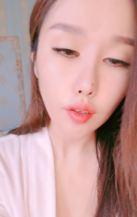 自由放飞10.7半糖尼尼子日常放飞自我视频[1v/658m度盘]