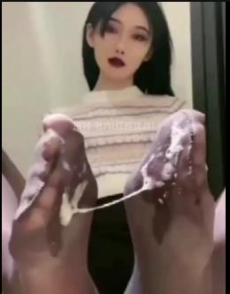 抖音风潮中的百层挑战合集1：娜美秀腿校园剪辑，红框挑战更新打包，总21个视频4.4G