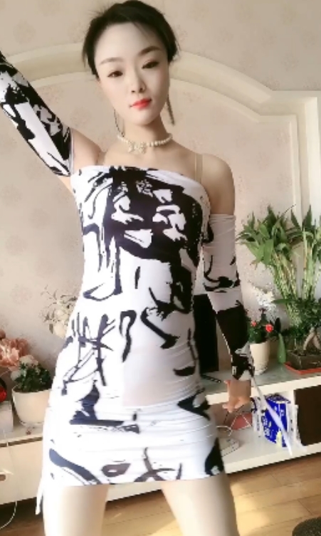 笑笑很暖心私拍福利视频大放送！69V，2.03G，百度盘限时分享