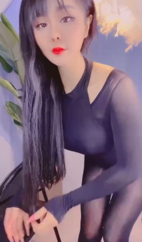 露露：甜笑女神骚丝摇摆年度大合集128V/13.7G百度云