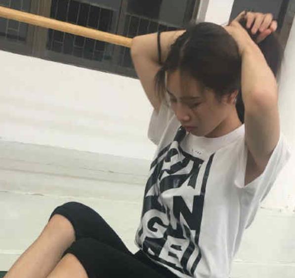 清纯华裔大学萌妹自拍合集，纯情小白兔变身妩媚狐狸精，共76个视频11.2G，绅士必收藏