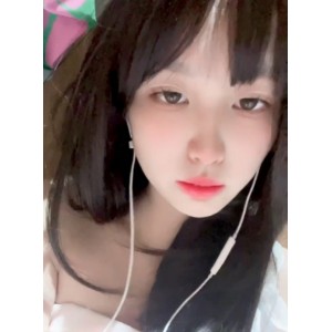小雪比心陪玩：魅力主播的温馨世界，视频精彩不容错过