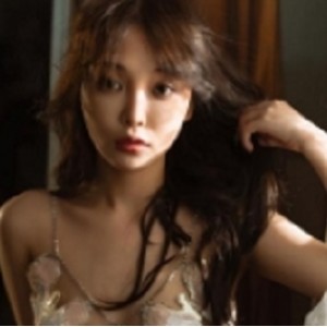 高端摄影师玫瑰娅超唯美私拍视频曝光多样风格，丰富内容