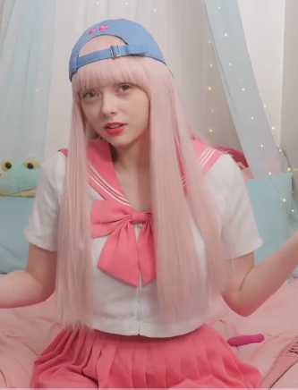 evieserena：童颜大罩杯萌妹F杯直播视频资源欧美特征表演