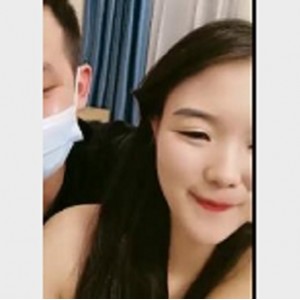 小萍萍直播1V-1.5G，奇怪姿势用嘴，时长3:04分，良心T互动