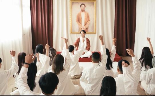 神秘强壮演员主演《周处除三嗨》教父主题视频，小姐姐演技精湛，观看下载不容错过