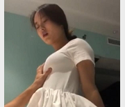 清纯反差妹子小串烧1V382M，手势教育打粑粑