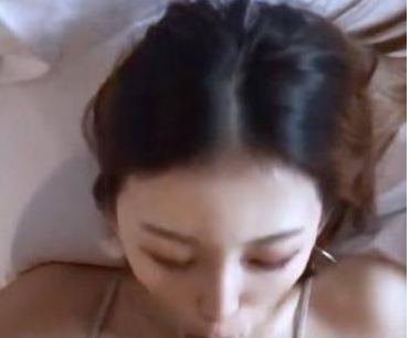 高颜值妹妹天花板灯