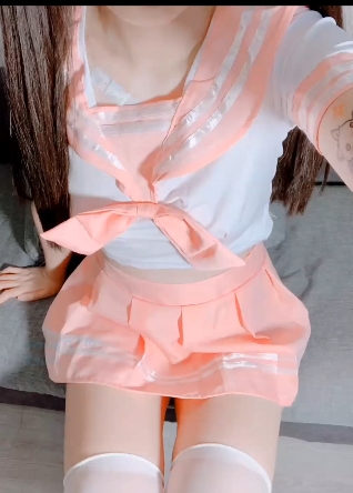 粉色JK经典作品：妹子身材粉红色服装视频（476MB）