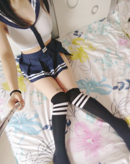 限时特惠虎牙超人气美女秦艽小彩虹学生服完整合集2v-155M