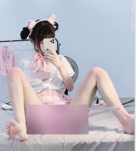 Qianfff宝贝：粉嫩浮力姬、未成年白皙、纤细飞机场幼齿、光“阴”神器具、蚌壳撩人姿势体位紫薇