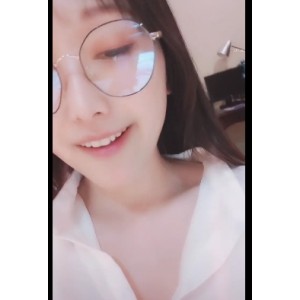 白丫头呀：天使般的笑容与完美身材！女主播视频直播，颜值大小全收录！