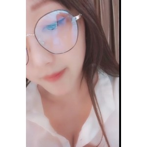 白丫头呀：天使般的笑容与完美身材！女主播视频直播，颜值大小全收录！