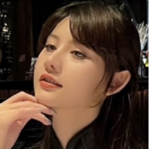 海鲜馒头曼谷酒店大厅里的穴女神阿朱，勾引让人情难自禁！