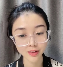 美女御姐眼镜气质突出，苗条身材，M腿扒拉神秘处特写！