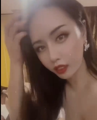 网红超颜值金雪儿最新合集：32V+1.24G百度云，粉丝们的厌恶和兴奋！