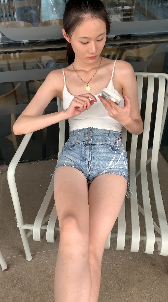 4K原版浅笑明眸：近距离街拍视频，让梦想自由飞翔！