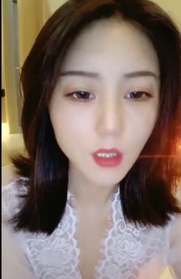 虎牙新晋颜神上海猪九妹精选小仙女完整作品合集：白皙粉嫩多汁，大胆吐奶，杀伤力十足！