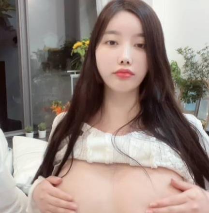 《杨晨晨社保视频：网红风采，美丽容颜，激发正能量》