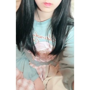 《欣赏网红小银狐的清纯楚楚动人，拥有棒棒糖般皮肤的狡猾美少女》