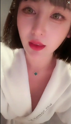 看网红{{网红名字}}疯狂抖音新篇，精选漂亮馒头疯狂妹子作死！4.3G视频，让你情难自禁！