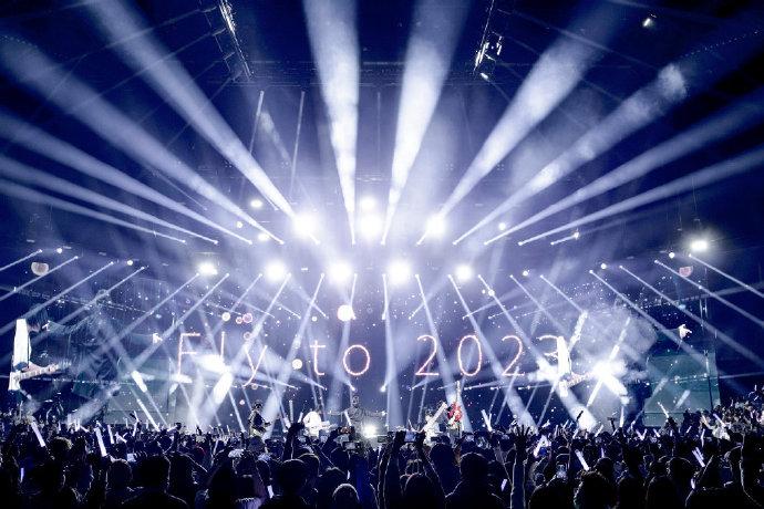 MAYDAY乐队跨年演唱会[线上特别版]MAYDAYFLYTO2022：经典歌曲与新歌混搭，原画、视频、阿里云盘、APP、倍速播放，一场全新的音乐体验！