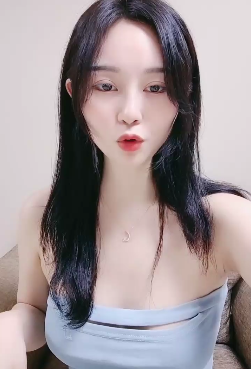 美貌责任：喵小萌的酸奶诱惑