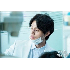 阿里云盘APP观看《他人即地狱》：悬疑惊悚剧，让你感受悲伤和痛苦！