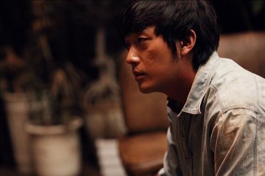 《追击者》:河正宇执导的惊悚犯罪电影,高清画质,视觉冲击力十足!