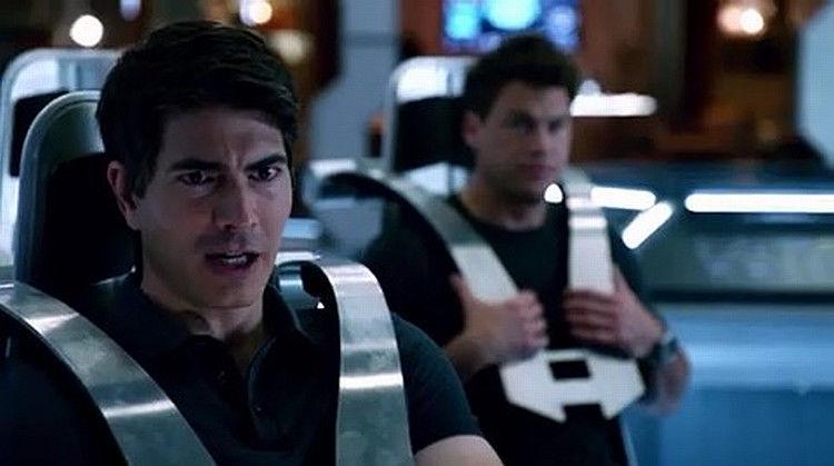 DC明日传奇第七季：超级英雄挑战自我，成就未来英雄！