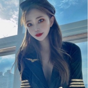 Onlyfans网红queenseoa极品反差婊私拍福利：颜值天花板极品反差婊的魅力！