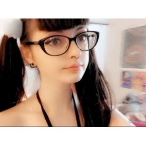 混血美女HoneyMomo：西方东方结合的魅力，完美身材与独特韵味！