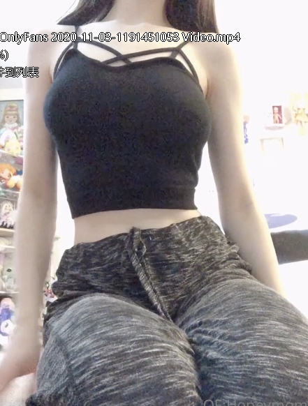 混血美女HoneyMomo：西方东方结合的魅力，完美身材与独特韵味！