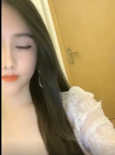 斗鱼热门资深主播桔梗UIIU：爆R合集1V-4.5G，极品身材高颜值脸庞，浮力无数的女神！