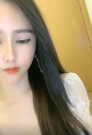 斗鱼热门资深主播桔梗UIIU：爆R合集1V-4.5G，极品身材高颜值脸庞，浮力无数的女神！