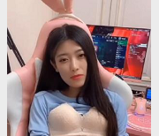 一个瓜?一个比抖音更大更圆的瓜。