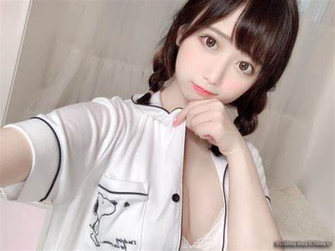 球球在直播里展示的,全都是她的“作品集”。