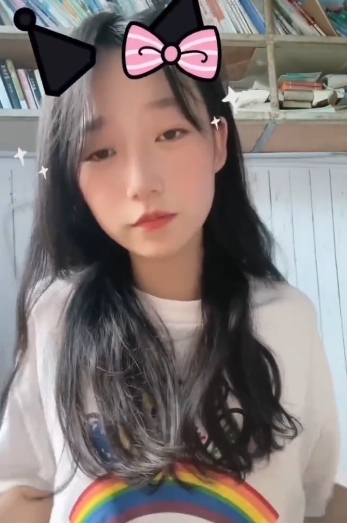 沈娇娇:大一新生为凑学费拍摄20部作品,被网友称为