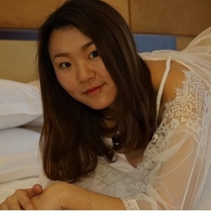 素人小鱼被摄影师以付费约拍为理由进行深入交流,这波C作很溜!