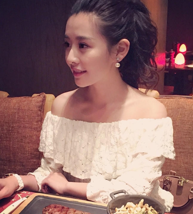 [自行打包]+模特兼职的女同事，终于醉酒互动了她，这腿够玩+[5v+35p+288m][百度盘]