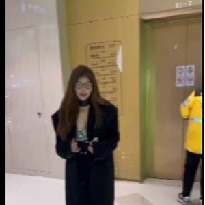 绝美姬露脸自拍，10V1.5G视频珍贵资源，车灯小鲜肉身材颜值全都有，下载观看！