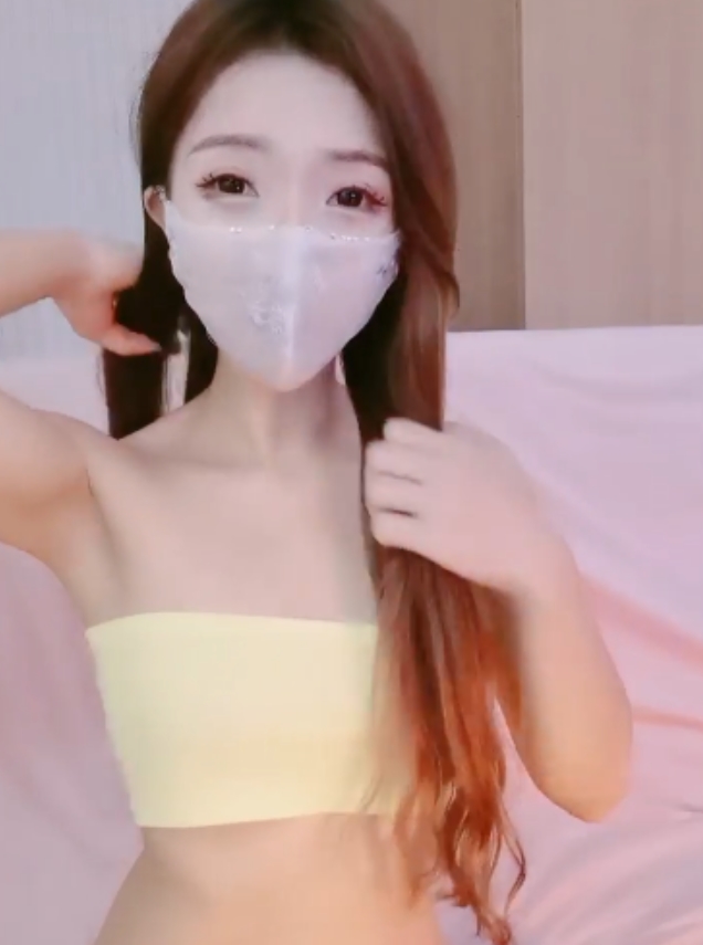 根据您提供的内容，为该商品取一个```plaintext[转载搬运]长腿美臀长腿小姐姐合集[NV+75G][百度盘]```这个标题包含了关键信息和视频大小/数量，同时对内容进行了润色，希望符合您的需求！