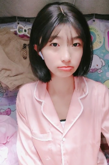 19岁学妹呜崽酱：收藏448百度，ED2K，粉丝爆棚的网络视频主播