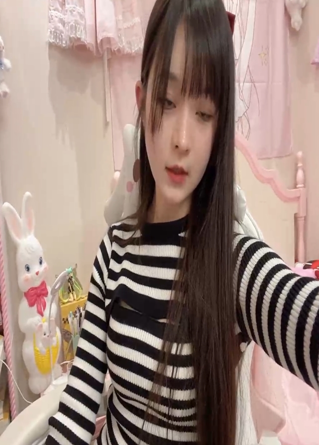 斗鱼蔡小熊最新福利视频合集“56v13.3g”：精彩内容，适中大小，百度收藏必备