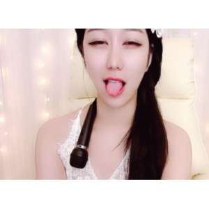 神秘魅力和幽默风趣吸引了无数粉丝的关注和收藏。