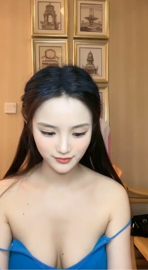 江奈儿气质优雅系列：闺房聊生活、性感黑小裤裤、蓝吊带背心双峰热舞、褪去衣物雪白肌肤神秘地带棒子会震动