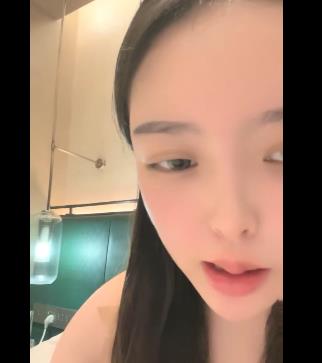 网红小姐姐甜美身材，酒店直播大黑牛欲望