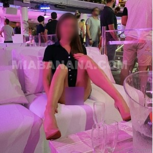 媚黑妻子miabanana：84v53.7g视频魅力无限